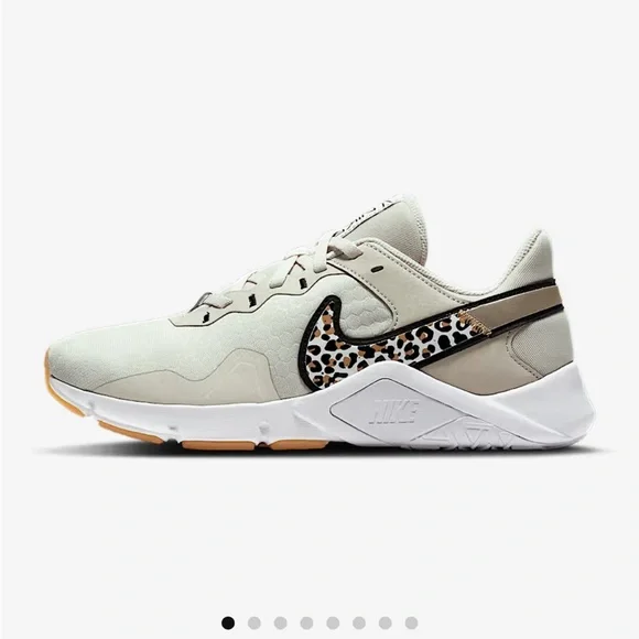 Nike Legend Essential 2 Premium - Picture 1 of 2